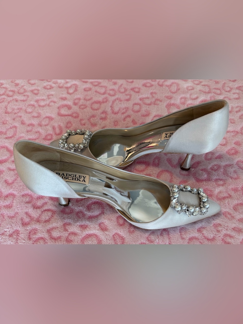 Badgley Mischka Ivory Heels With Crystal
Fabia Pump Women’s Size: 7.5 - Picture 5 of 10